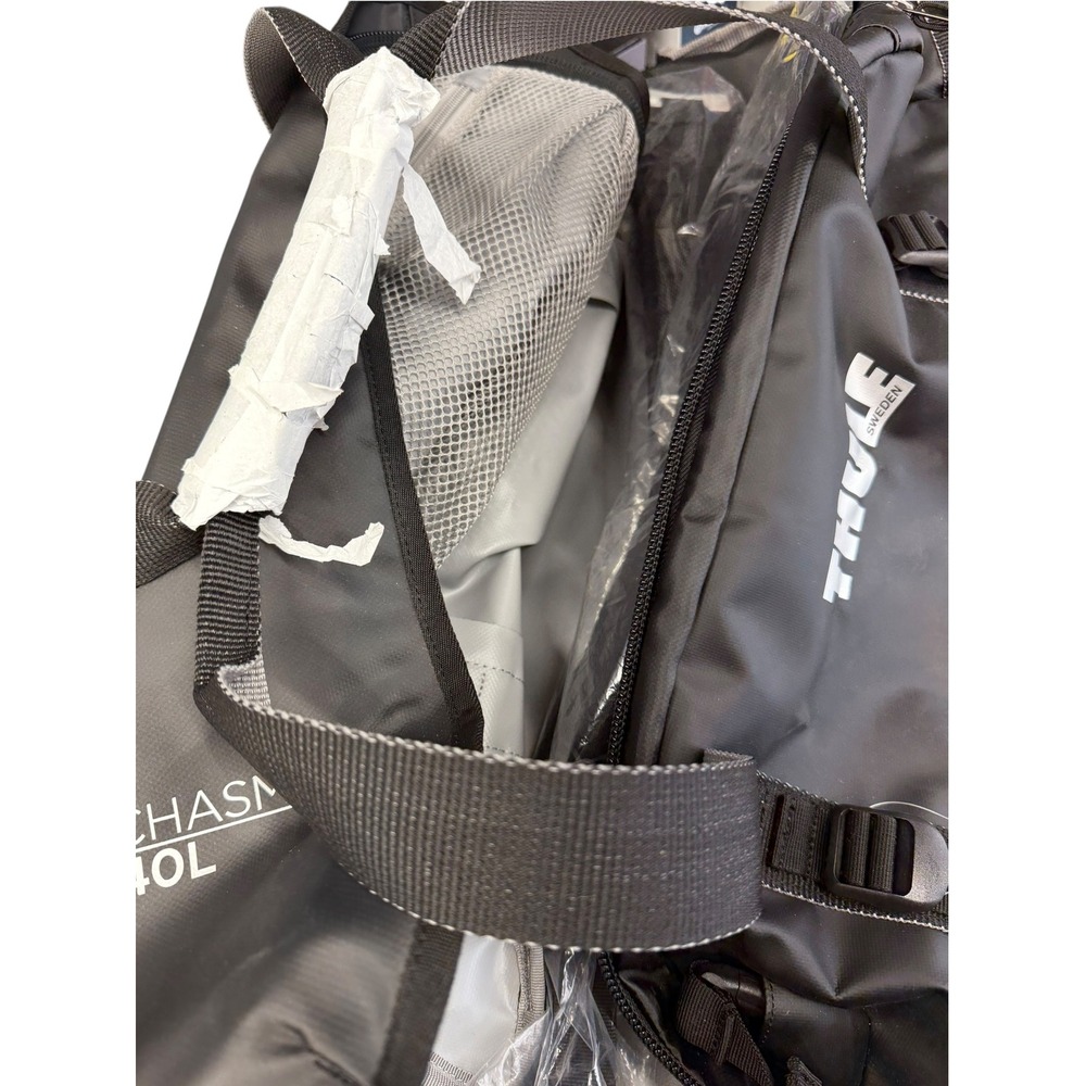 Thule Chasm 40L Duffel Bag Backpack Black Small Weather Resistant 2-in-1 NWTs - Picture 7 of 7
